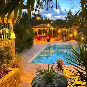 Merkel - 27 Pers - 11 Chambr - 10 Wc - Piscine Villa Anglet